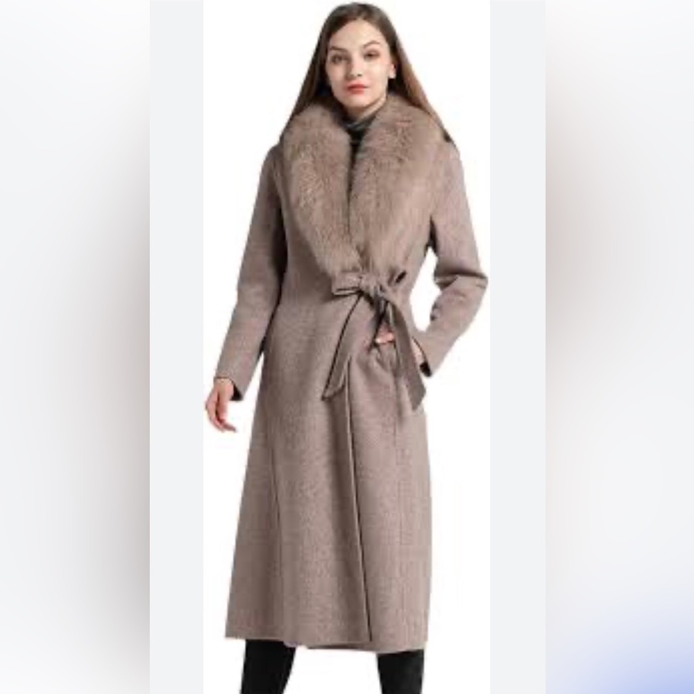 Women’s Long Wool Coat With Detachable Fur Collar - Picture 4 of 16